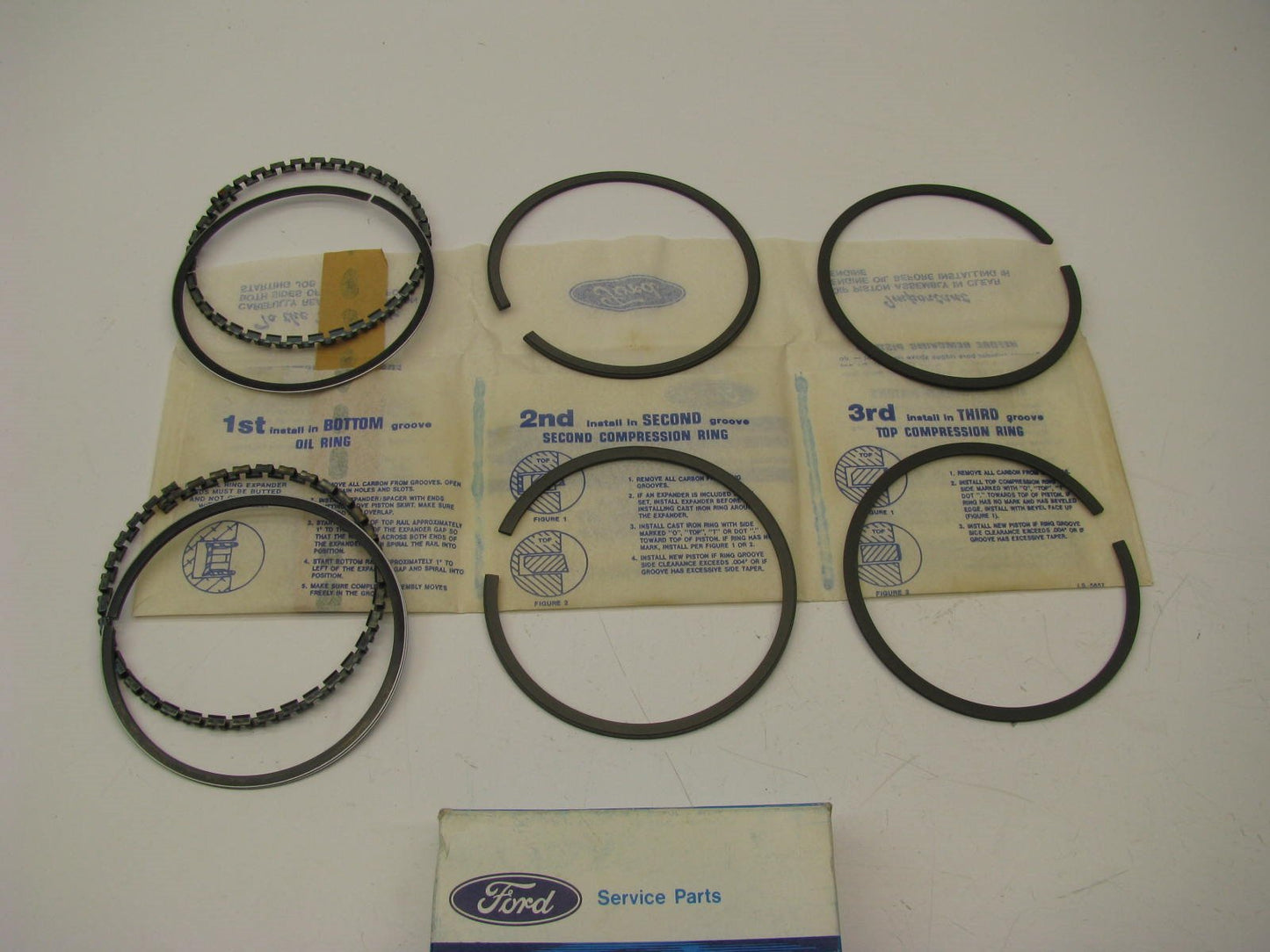 DOES (2) PISTONS - OEM Ford C3AZ-6148-F STANDARD Piston Rings Ford 289 302 V8
