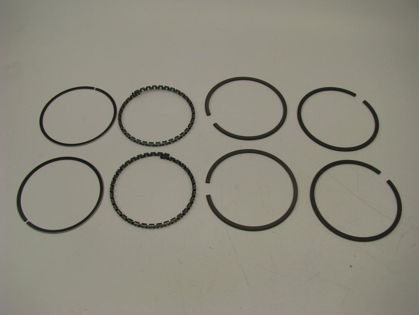 DOES (2) PISTONS - OEM Ford C3AZ-6148-F STANDARD Piston Rings Ford 289 302 V8
