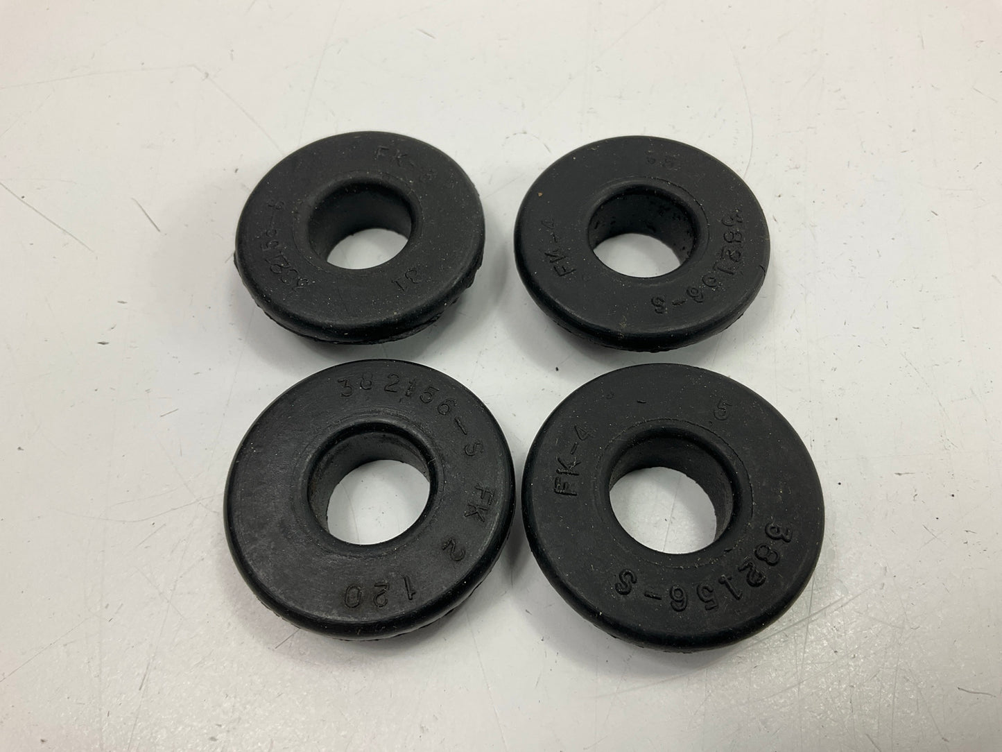 (4) NOS - OEM Ford C8AZ-6A892-D Engine PCV Valve Grommet