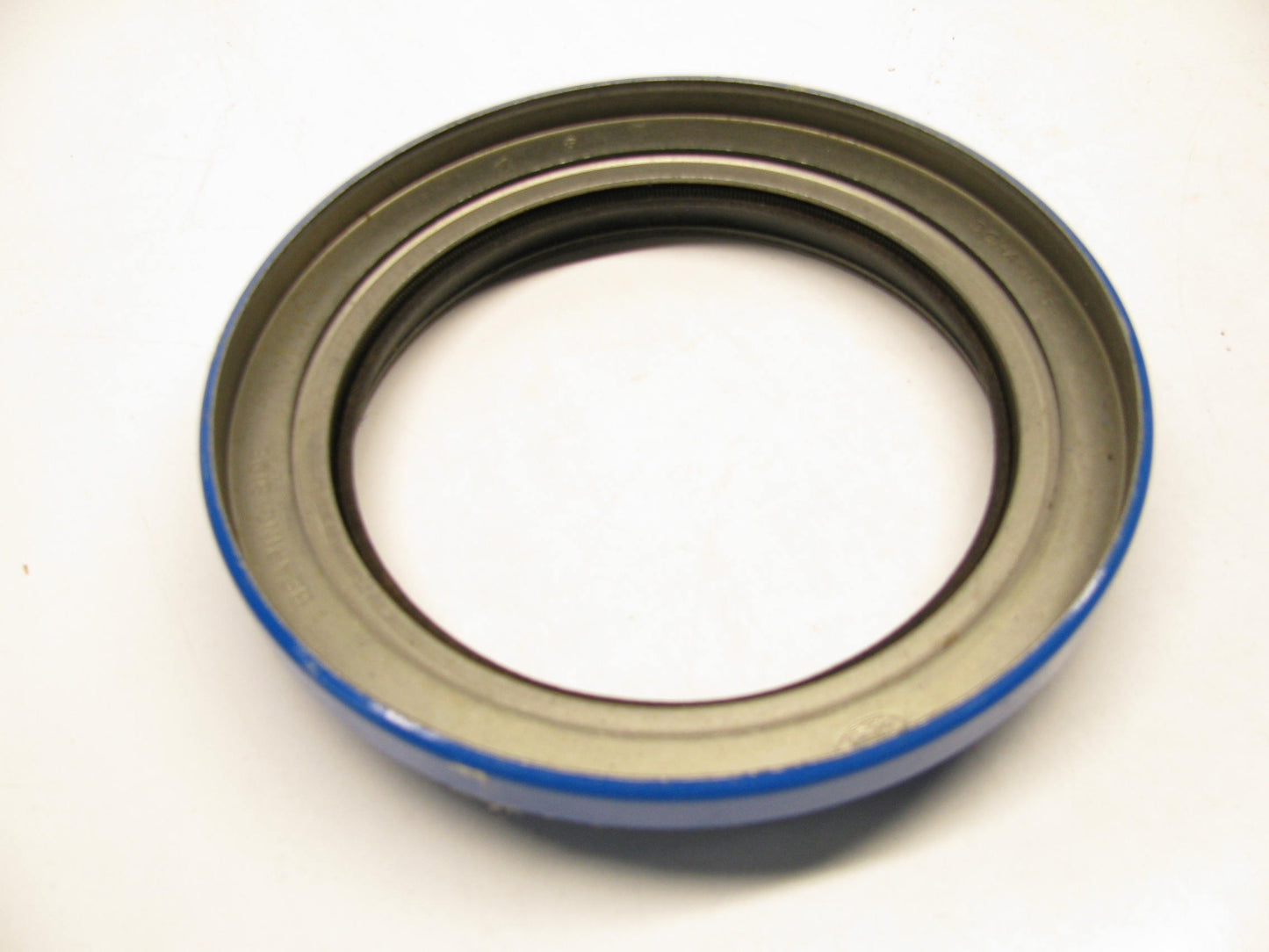 NEW - OEM Ford D0HZ-1175-C Rear Inner Wheel Seal 370009A