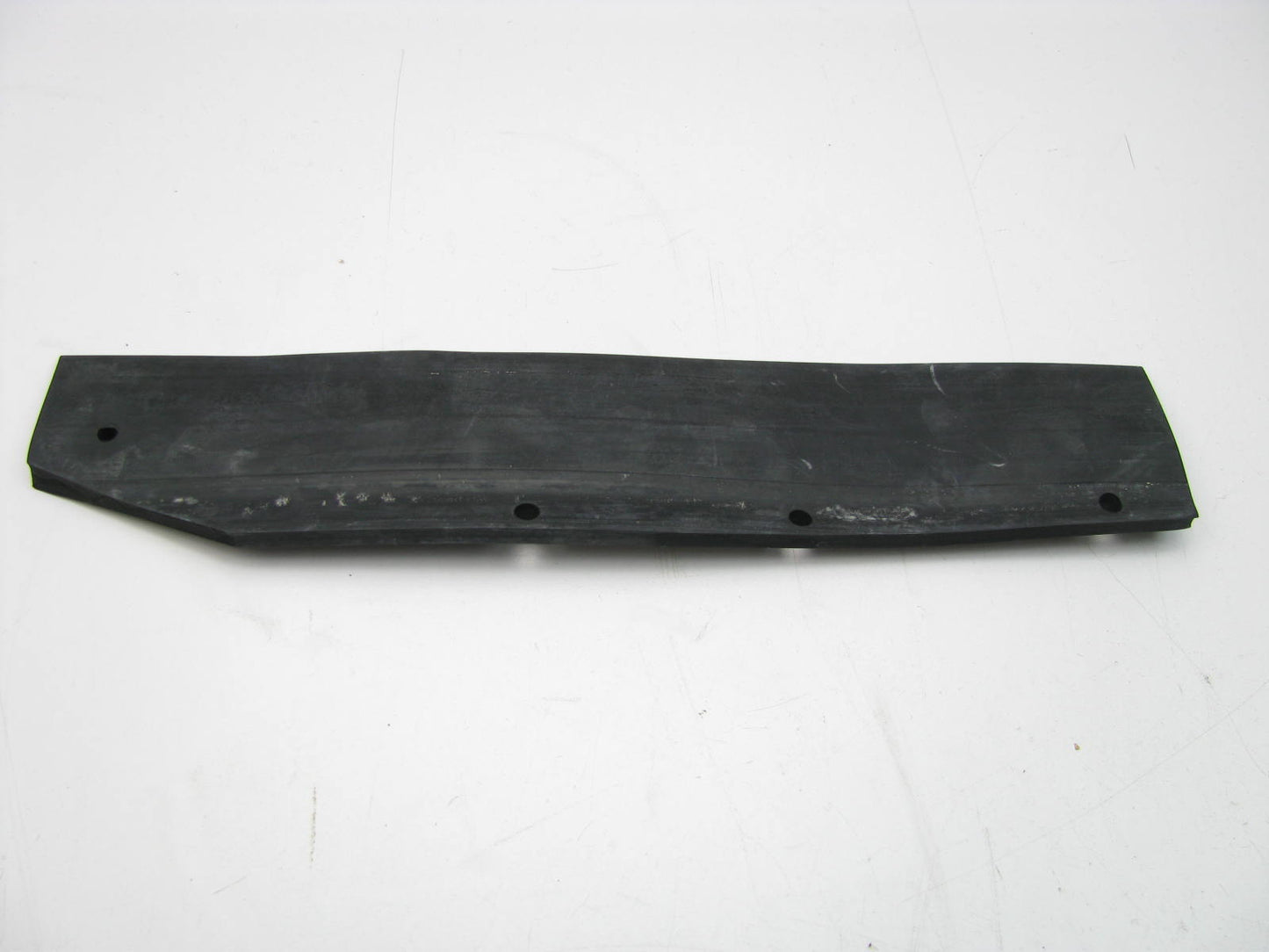 NEW - OEM Ford D0HZ-16309-A Front Left Fender Seal For 1970-1990 L-Series