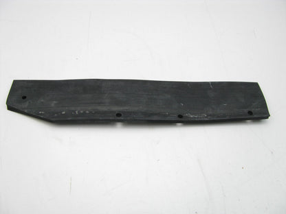 NEW - OEM Ford D0HZ-16309-A Front Left Fender Seal For 1970-1990 L-Series