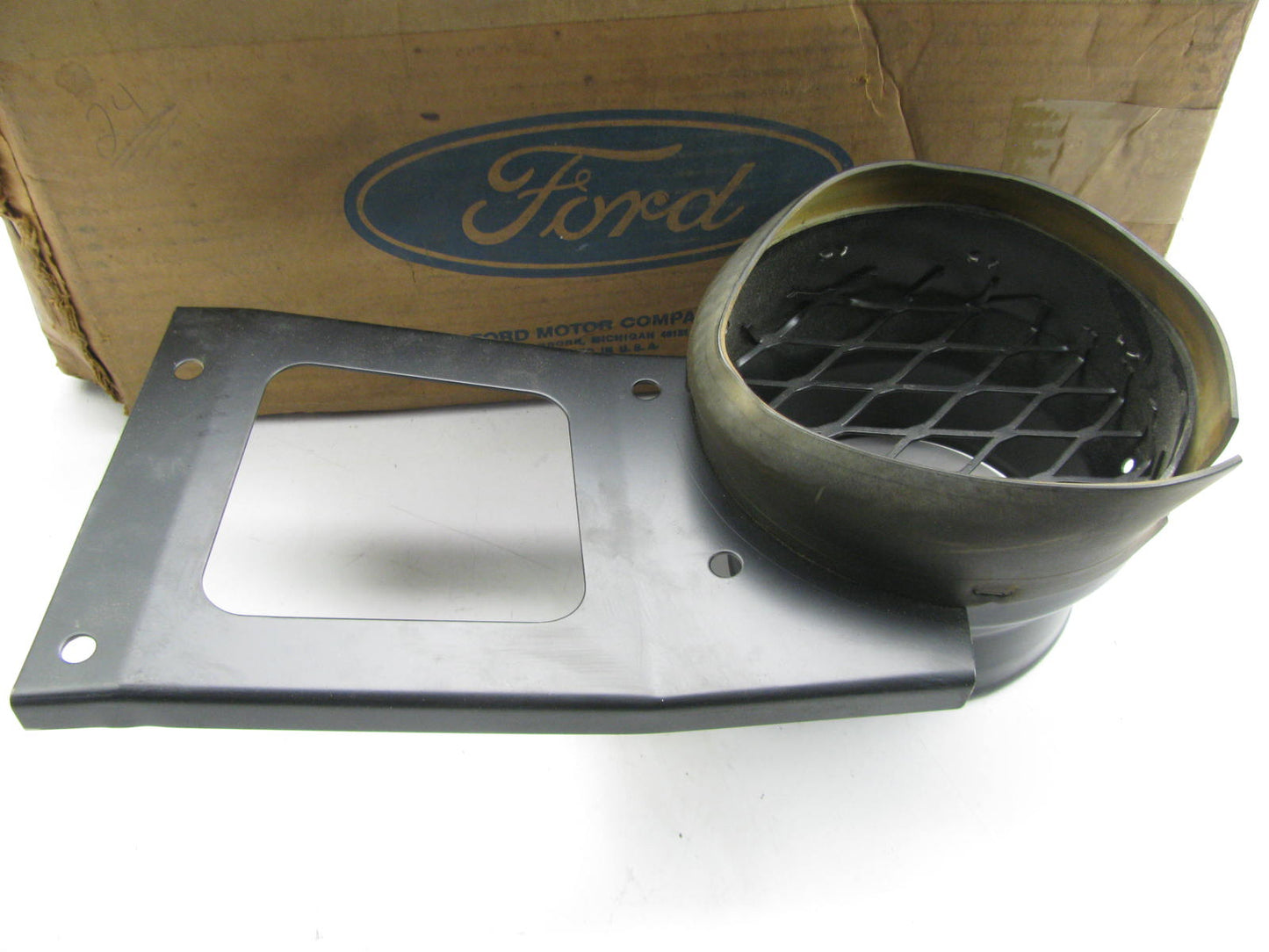 NEW - OEM Ford D0HZ-9A674-A Air Cleaner Intake Tube Duct 1970-1986 L-Series Gas