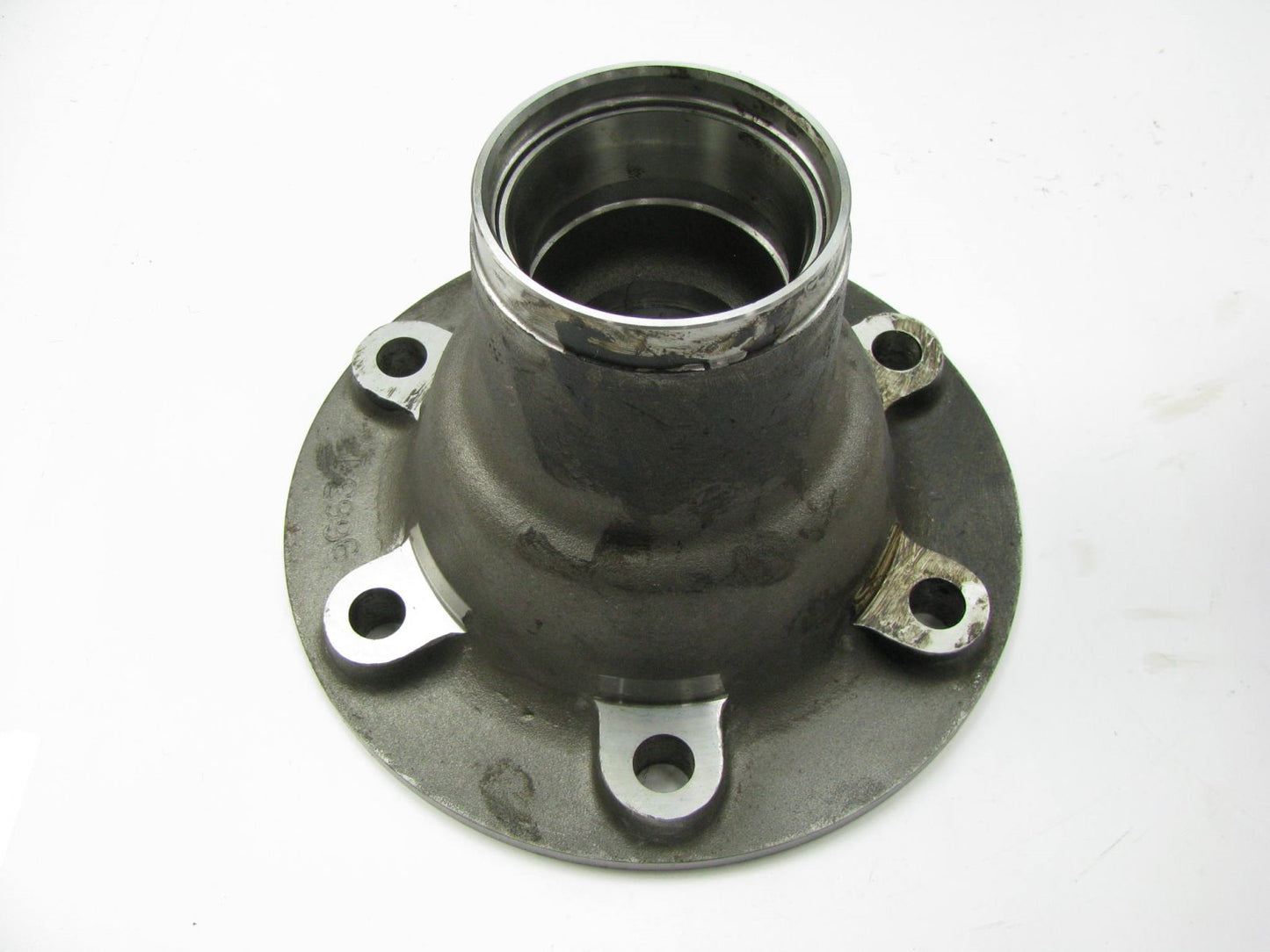 NOS Genuine OEM Ford D0TZ-1104-E Axle Hub