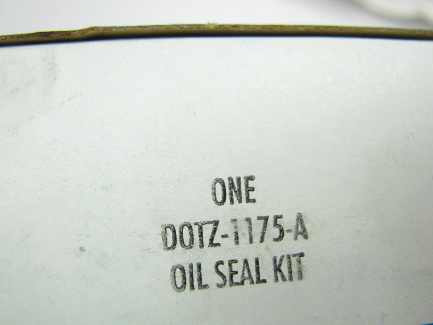 NEW - OEM Ford D0TZ-1175-A Rear Wheel Hub Oil Seal Grease Retainer Kit