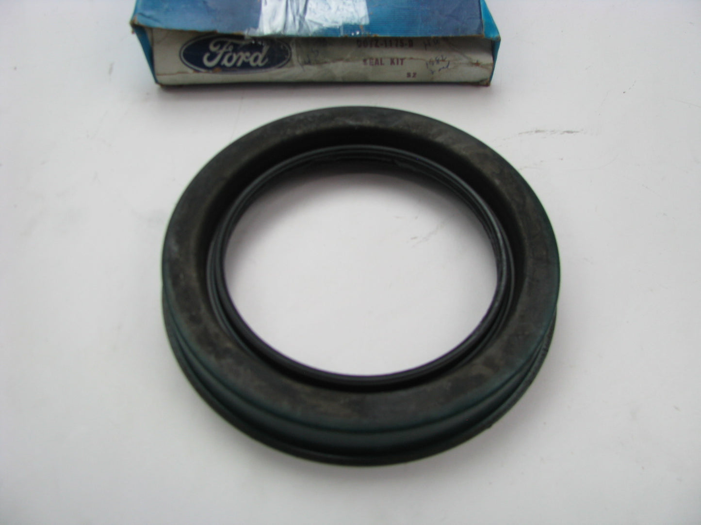 NEW - OEM Ford D0TZ-1175-D Wheel Seal - Rear