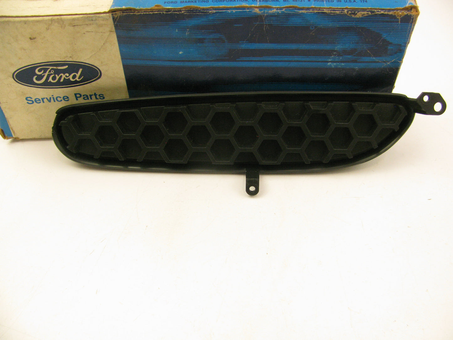 NEW - OEM Ford D1ZZ-16A624-A Right Hood Air Scoop Grille 1971-1973 Mustang
