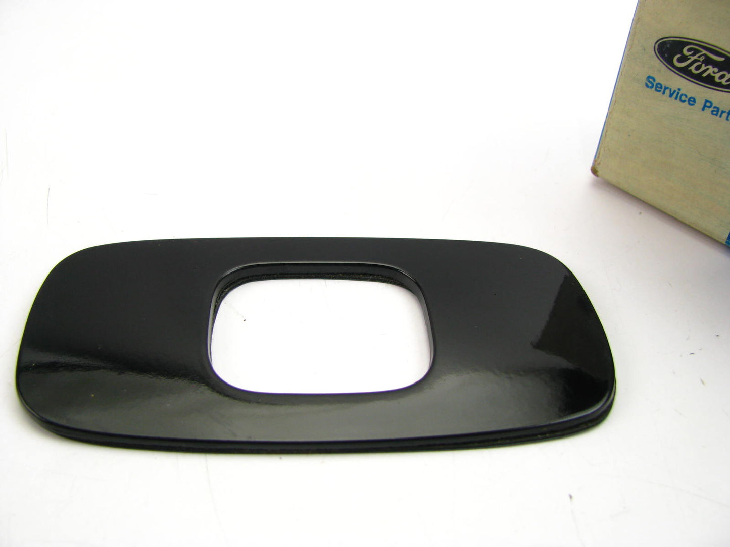 NOS - OEM Ford D2HZ-16606-B Letter ''O'' For 1972-1990 L-Series W/ Painted Hood