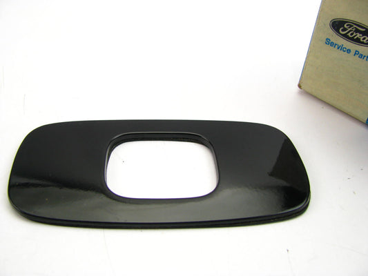 NOS - OEM Ford D2HZ-16606-B Letter ''O'' For 1972-1990 L-Series W/ Painted Hood