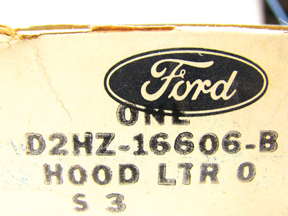 NOS - OEM Ford D2HZ-16606-B Letter ''O'' For 1972-1990 L-Series W/ Painted Hood