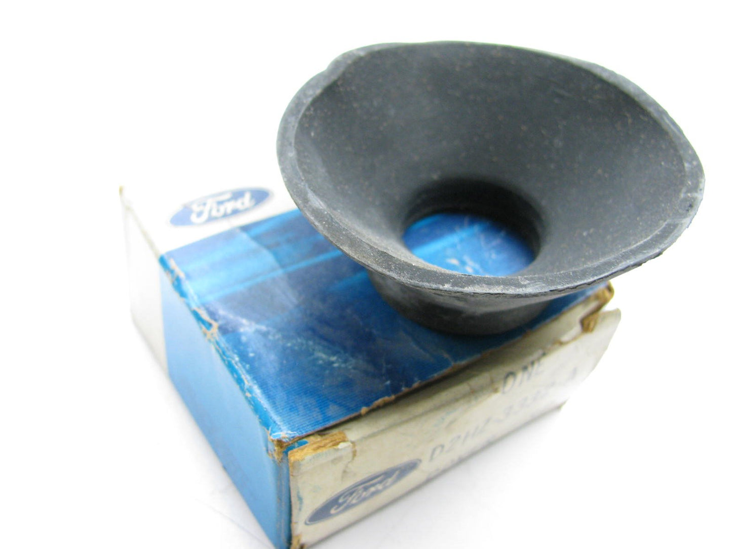NEW - OEM Ford D2HZ-3332-A Drag Link Rod Dust Seal 1970-1979 LTS800 TRUCK