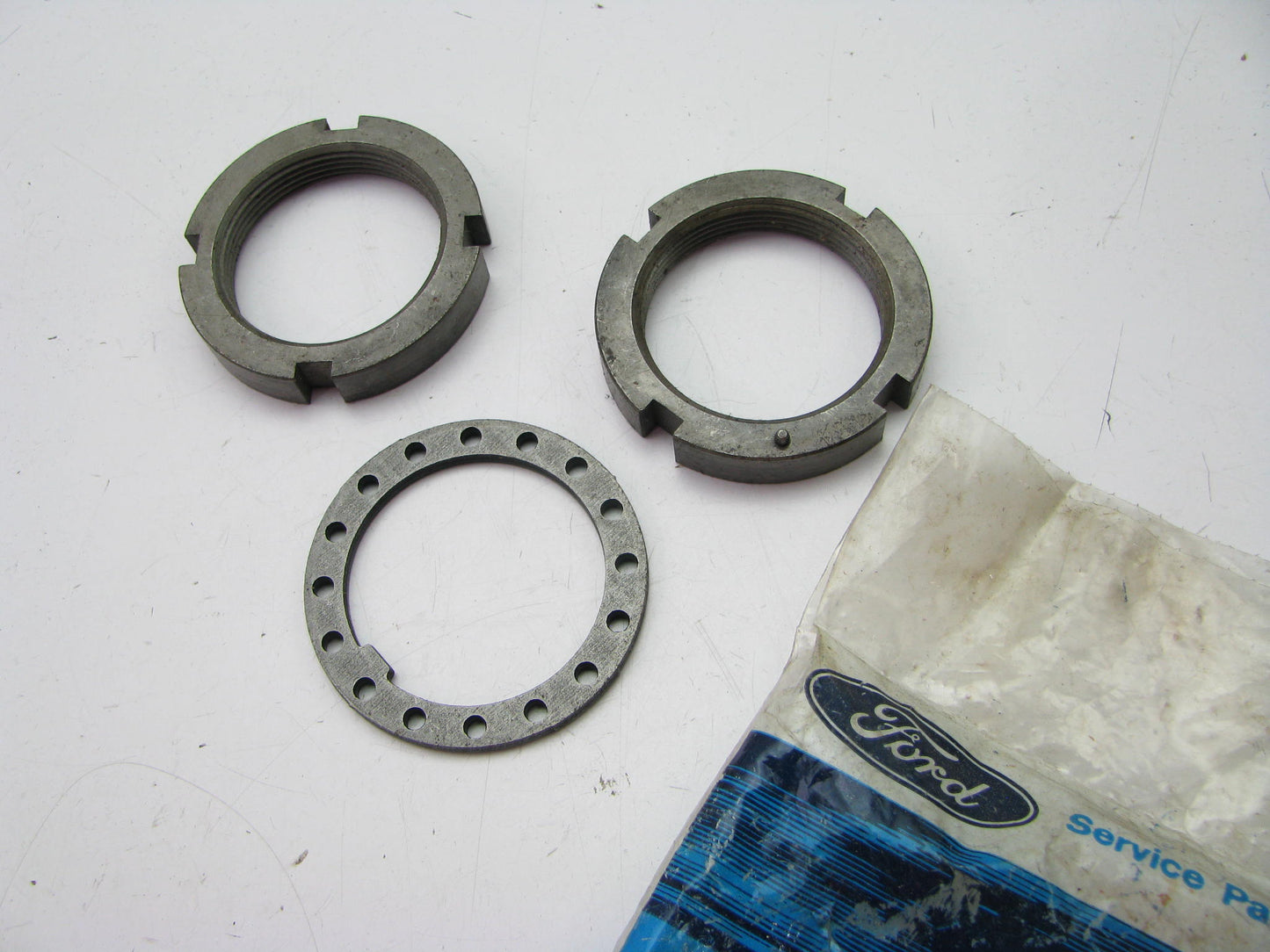 NEW - OEM Ford D2TZ-1198-A Front Spindle Lock Nut Kit - Dana 44