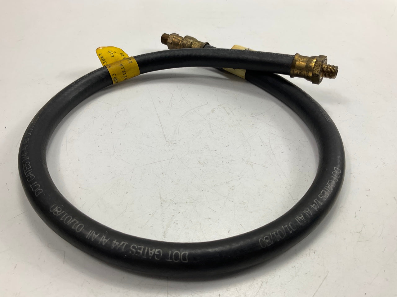 Ford D2TZ-7B175-D Fuller 8 Speed Slave Unit To Range Shift Cylinder Hose, 30''