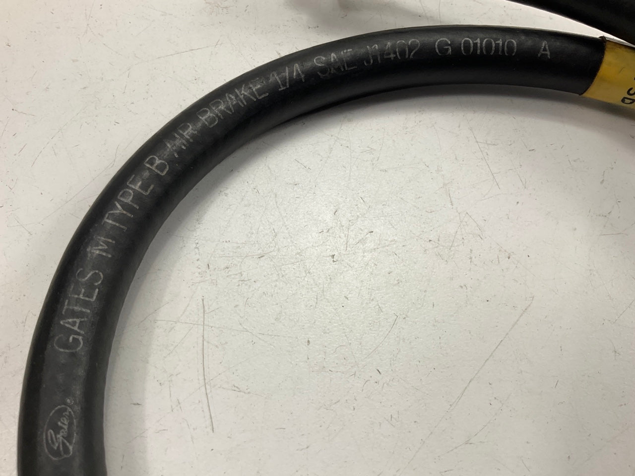 Ford D2TZ-7B175-D Fuller 8 Speed Slave Unit To Range Shift Cylinder Hose, 30''