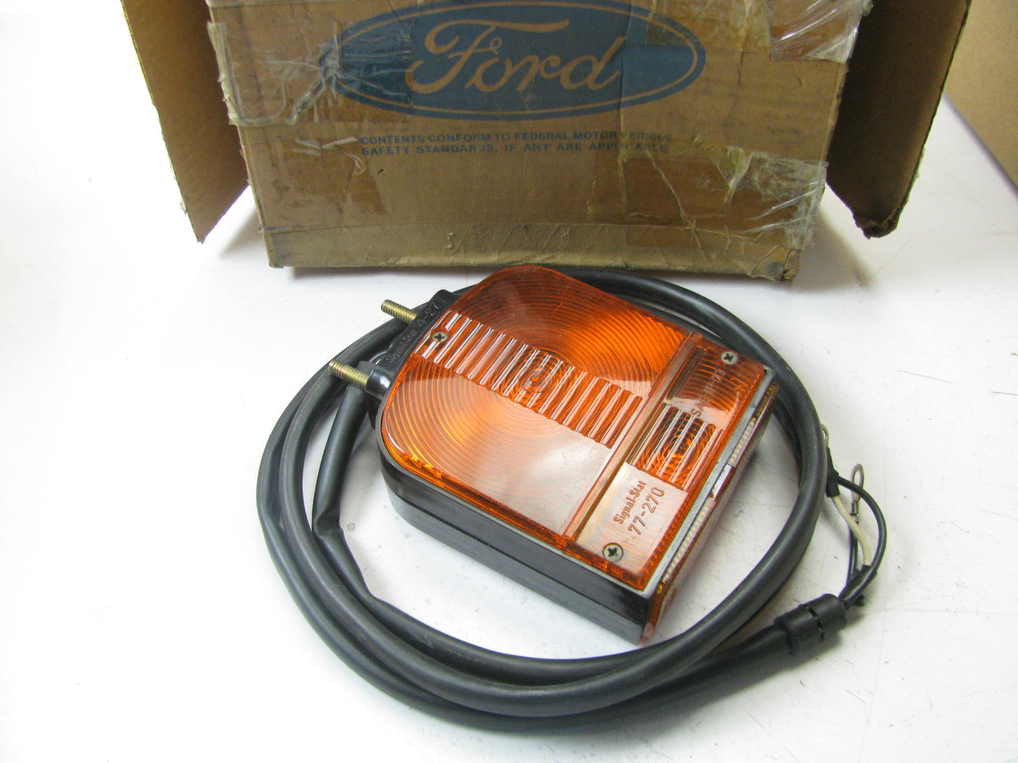 NEW - OEM Ford D3HZ-13368-C Front Right Turn Signal Lamp 1973-1990 LS-LTS800/900