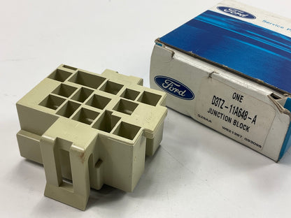 NEW - OEM Ford D3TZ-11A648-A Headlamp Switch Junction Block 1973 F500 B600