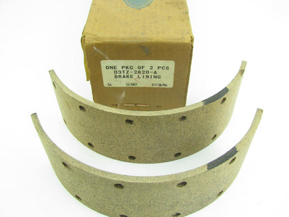 NOS OEM Ford D3TZ-2620-A Brake Shoe Lining  1973 Medium Duty Trucks