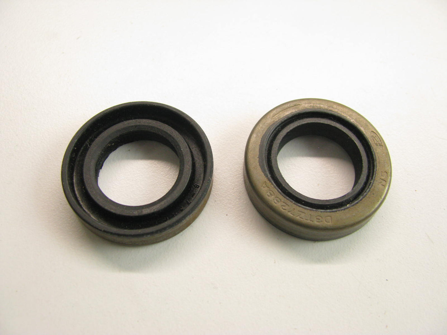 (2) NEW - OEM D3TZ-7288-A Shift Rod Seal For Ford Transfer Case 1973-79 F100/500