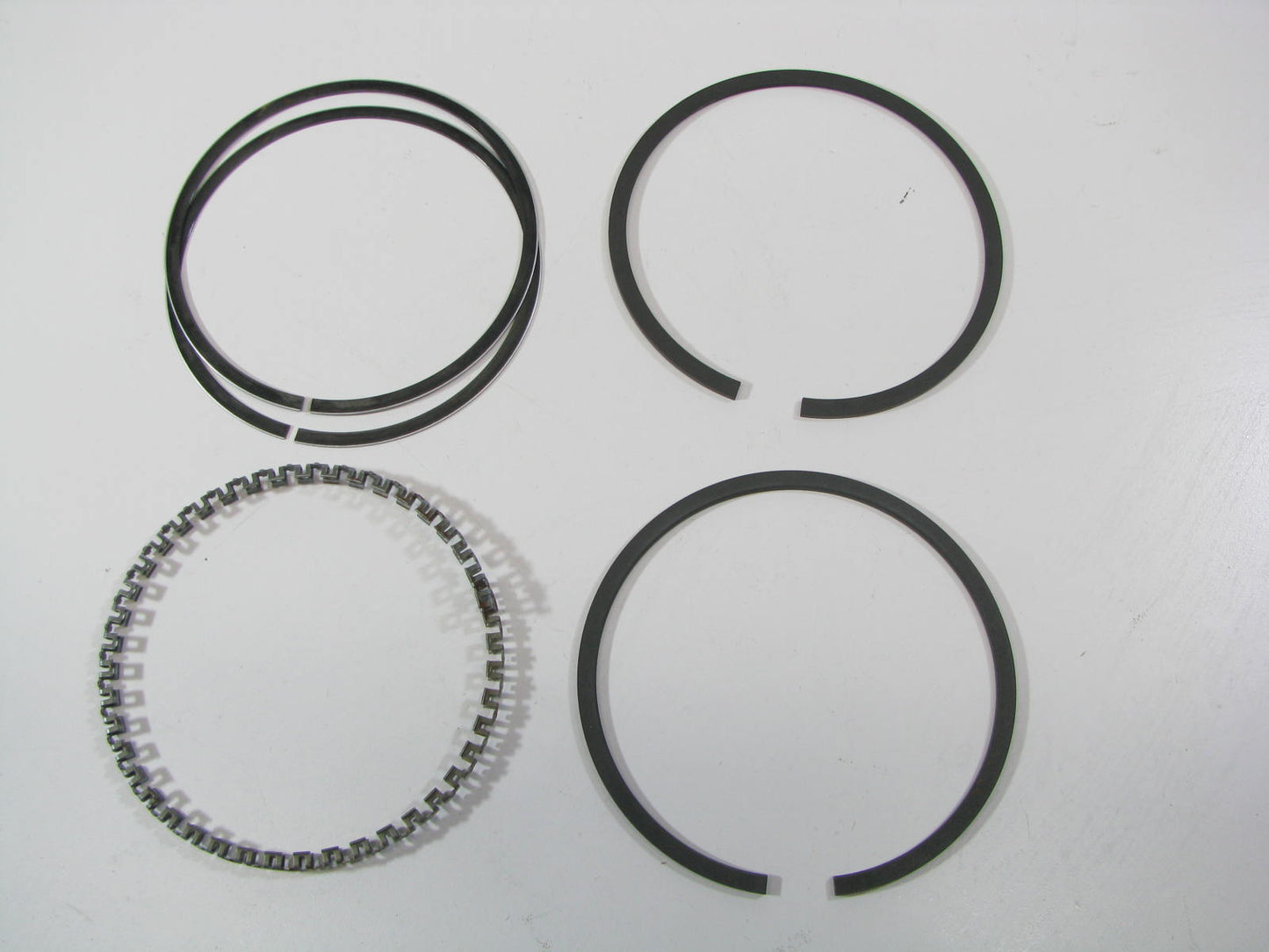 NEW - OEM Ford D4FZ-6148-A Engine Piston Ring Set - Standard 1974-1984 2.3L-L4