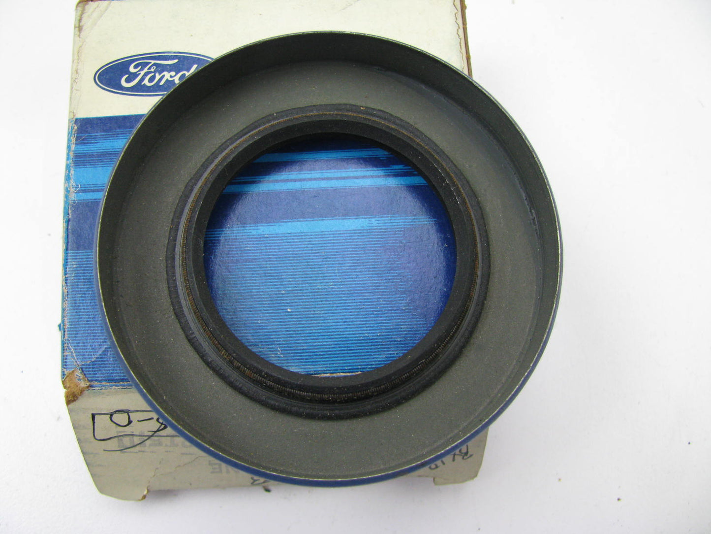 NEW - OEM Ford D4TZ-7B215-D Transfer Output Shaft Seal