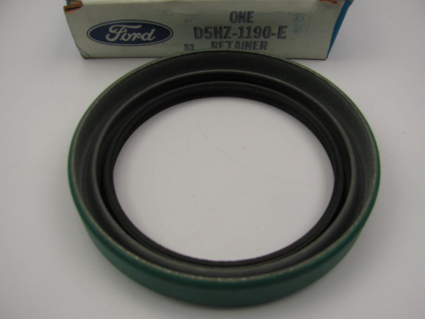 NEW OEM Ford D5HZ-1190-E Front Hub Grease Retainer Seal 1975-1979 6M 7M 9M Axle
