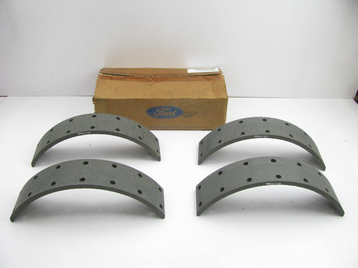NEW - OEM Ford D5HZ-2007-E Front Brake Shoe Lining Kit Rockwell Cam 13.5''X 3.5''