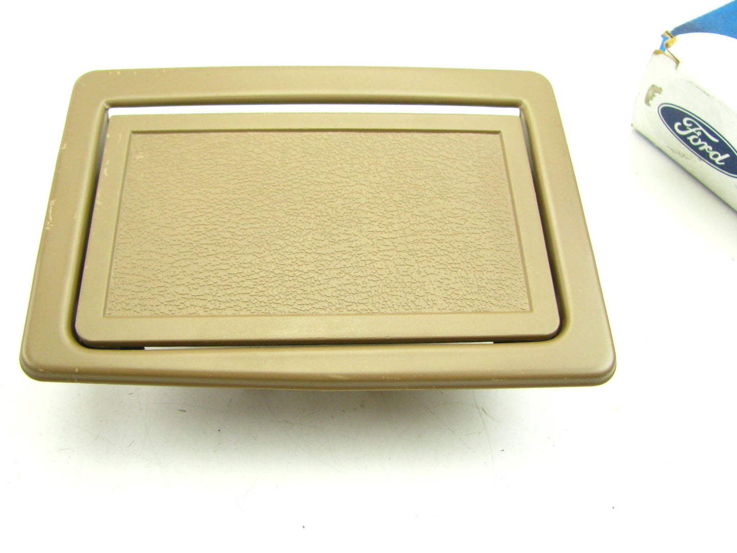 NEW - OEM Ford D5UZ-11048B58-A Ash Receptacle Cover 1975-79 E100 E150 E250 E350