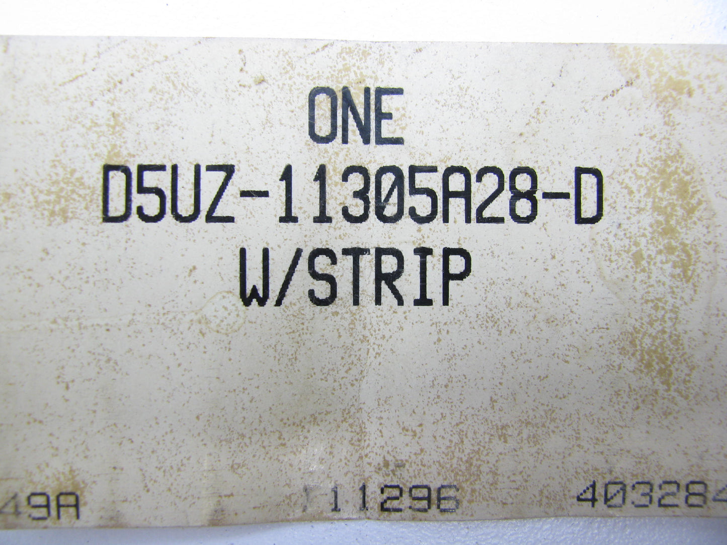NEW - OEM Ford D5UZ-11305A28-D Rear Stationary Side Window Weatherstrip Seal