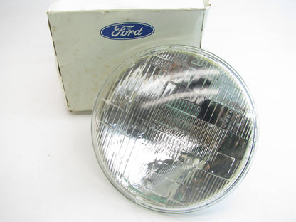 NOS OEM Ford D6HZ-13007-A Left Drivers Side Headlight Headlamp  12 Volt