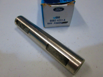 NEW - OEM Ford D8BZ-4211-A Differential Pinion Shaft, 7.5'' RG (with Locker)