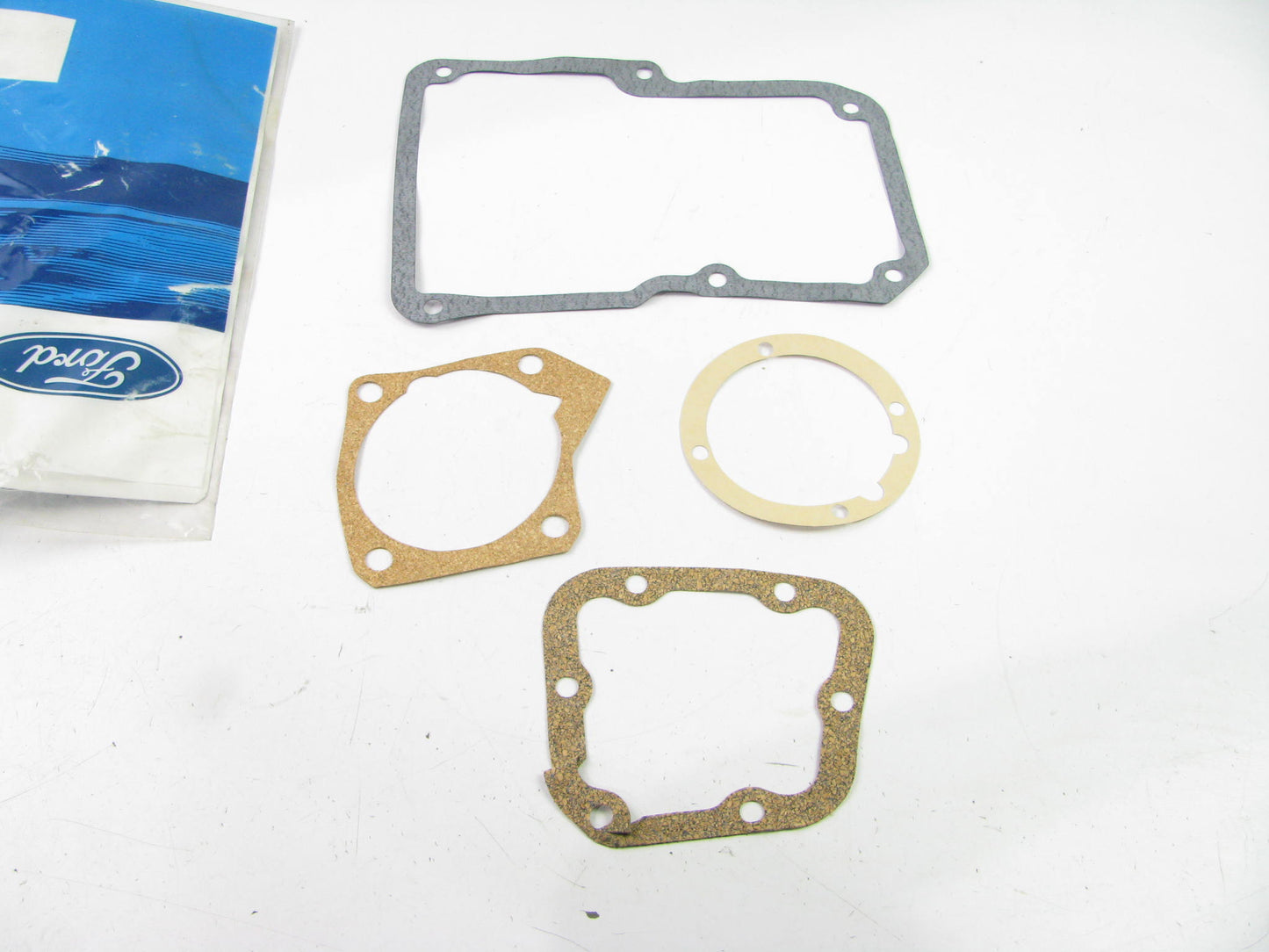 NEW - OEM Ford D8HZ-7153-A Manual Transmission Gasket Set - Warner T-19 4 Speed