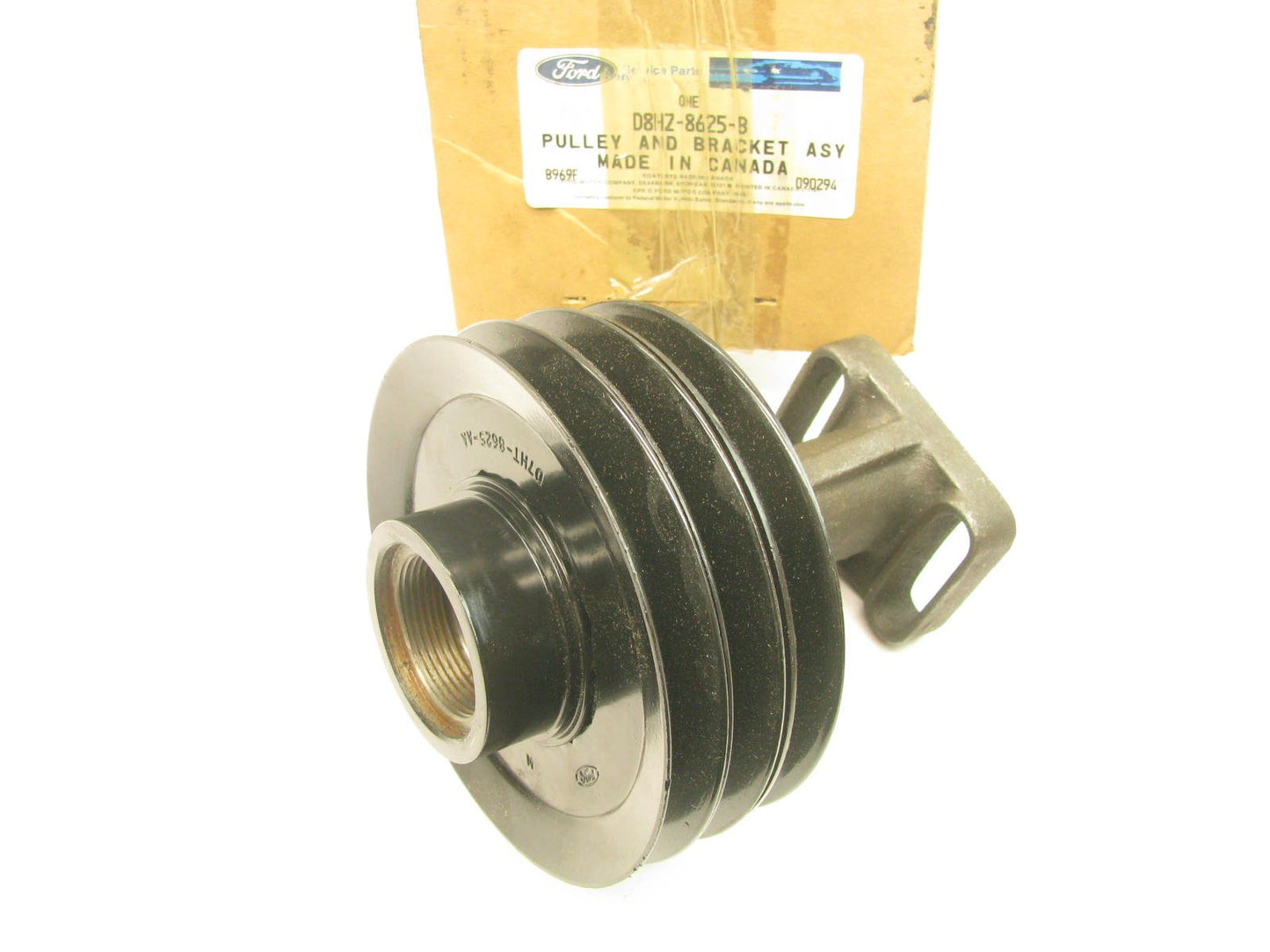 NEW - OEM Ford D8HZ-8625-B / D7HT-8625-AA Water Pump Pulley & Fan Bracket