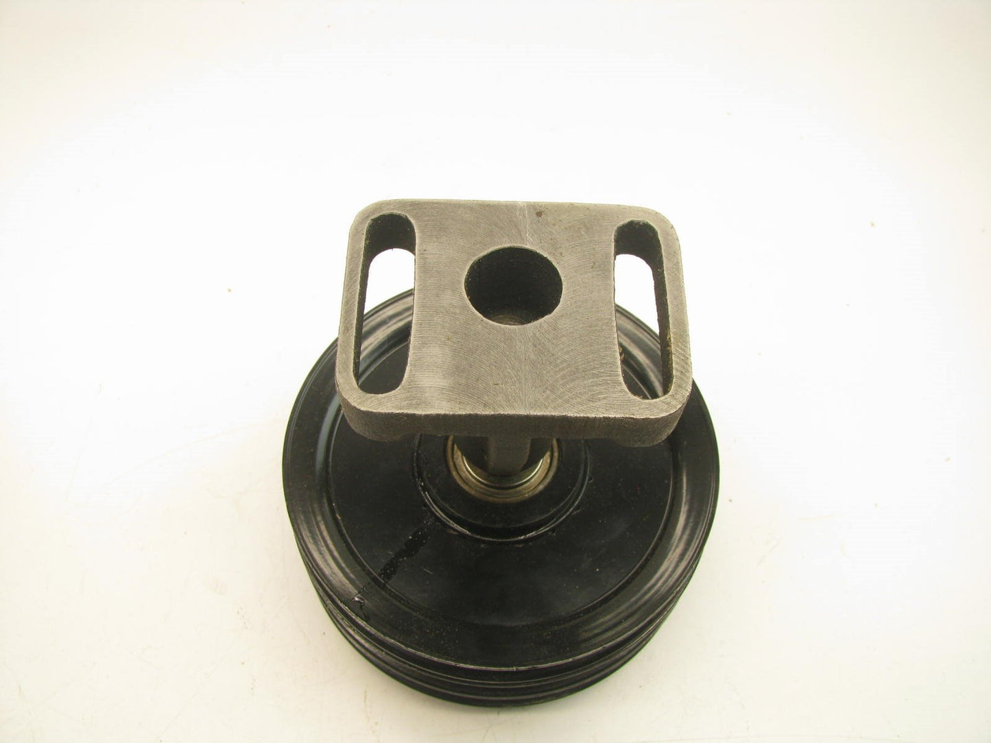 NEW - OEM Ford D8HZ-8625-B / D7HT-8625-AA Water Pump Pulley & Fan Bracket