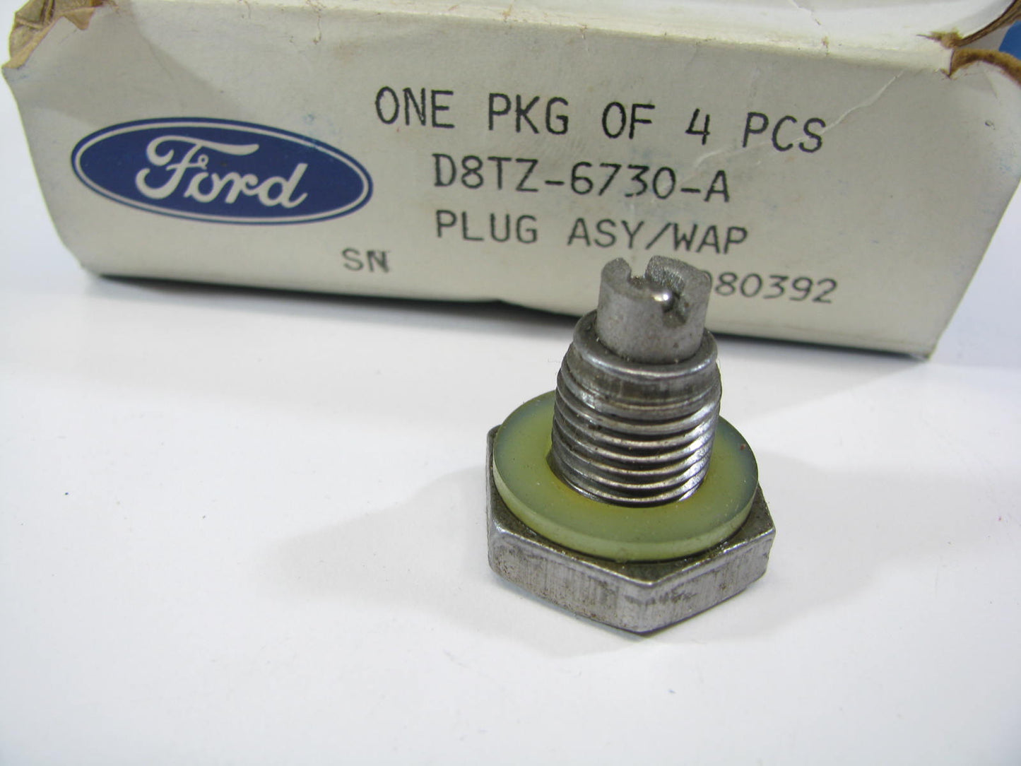 NEW - OEM Ford D8TZ-6730-A Engine Oil Drain Plug
