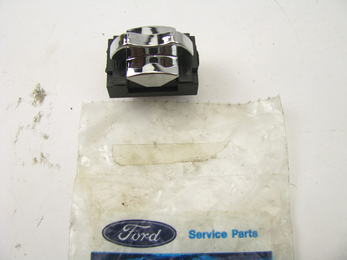 NOS GENUINE OEM Ford D9AZ-14529-A Window Switch - 1980-1989 Crown Victoria