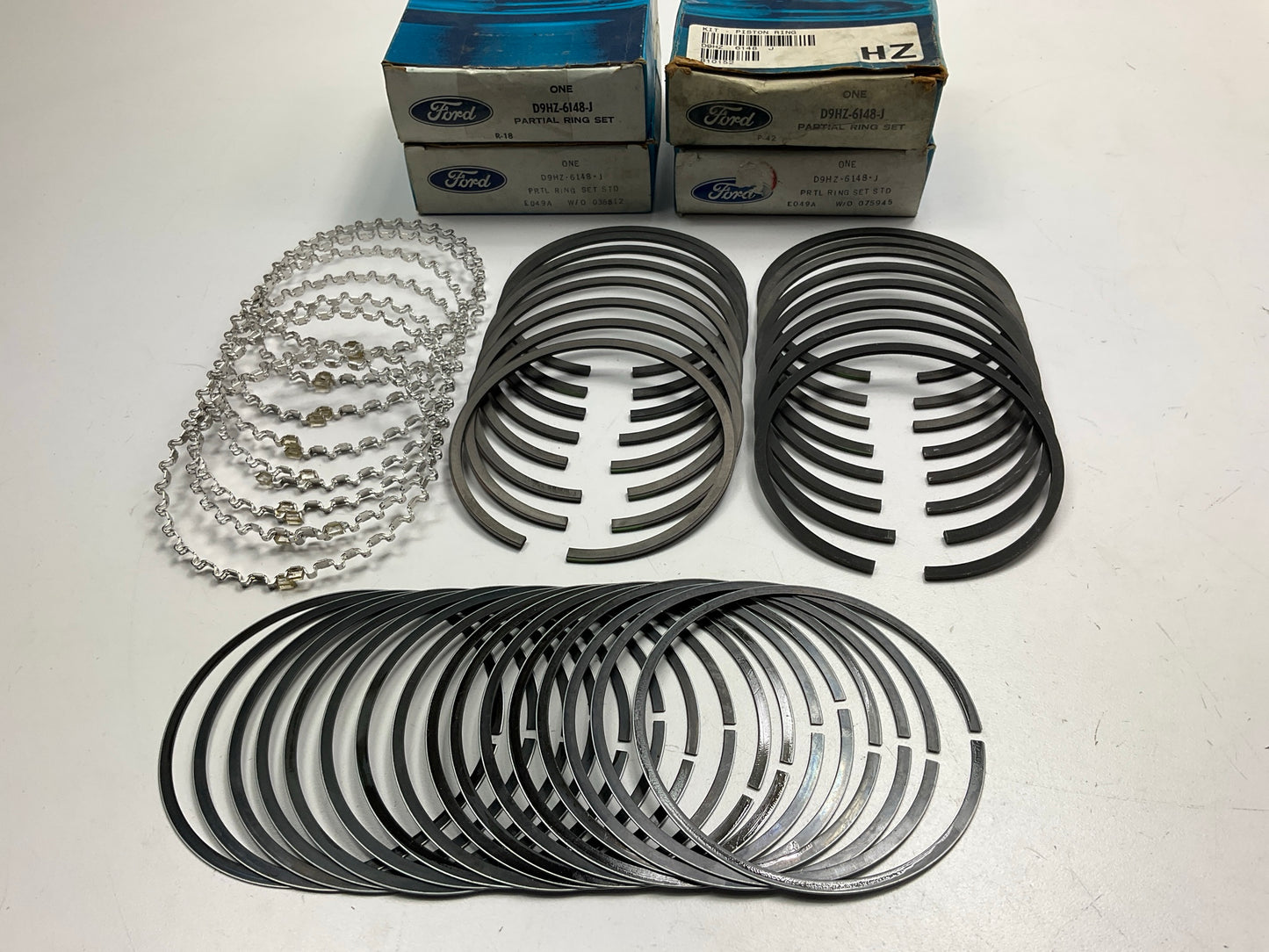 NEW - OEM Ford D9HZ-6148-J Piston Ring Set  STANDARD 1980-1989 Ford Truck 370 V8