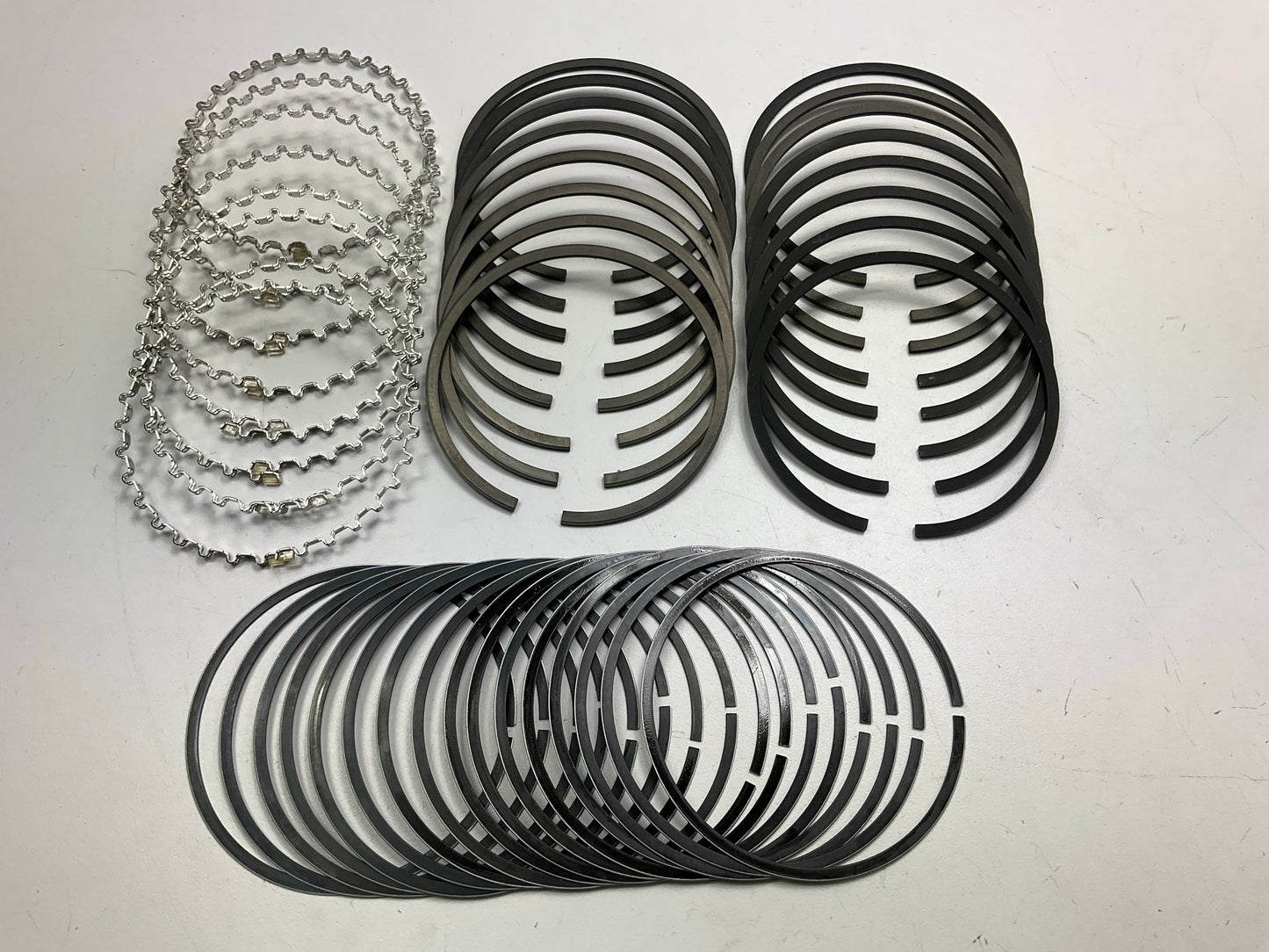 NEW - OEM Ford D9HZ-6148-J Piston Ring Set  STANDARD 1980-1989 Ford Truck 370 V8