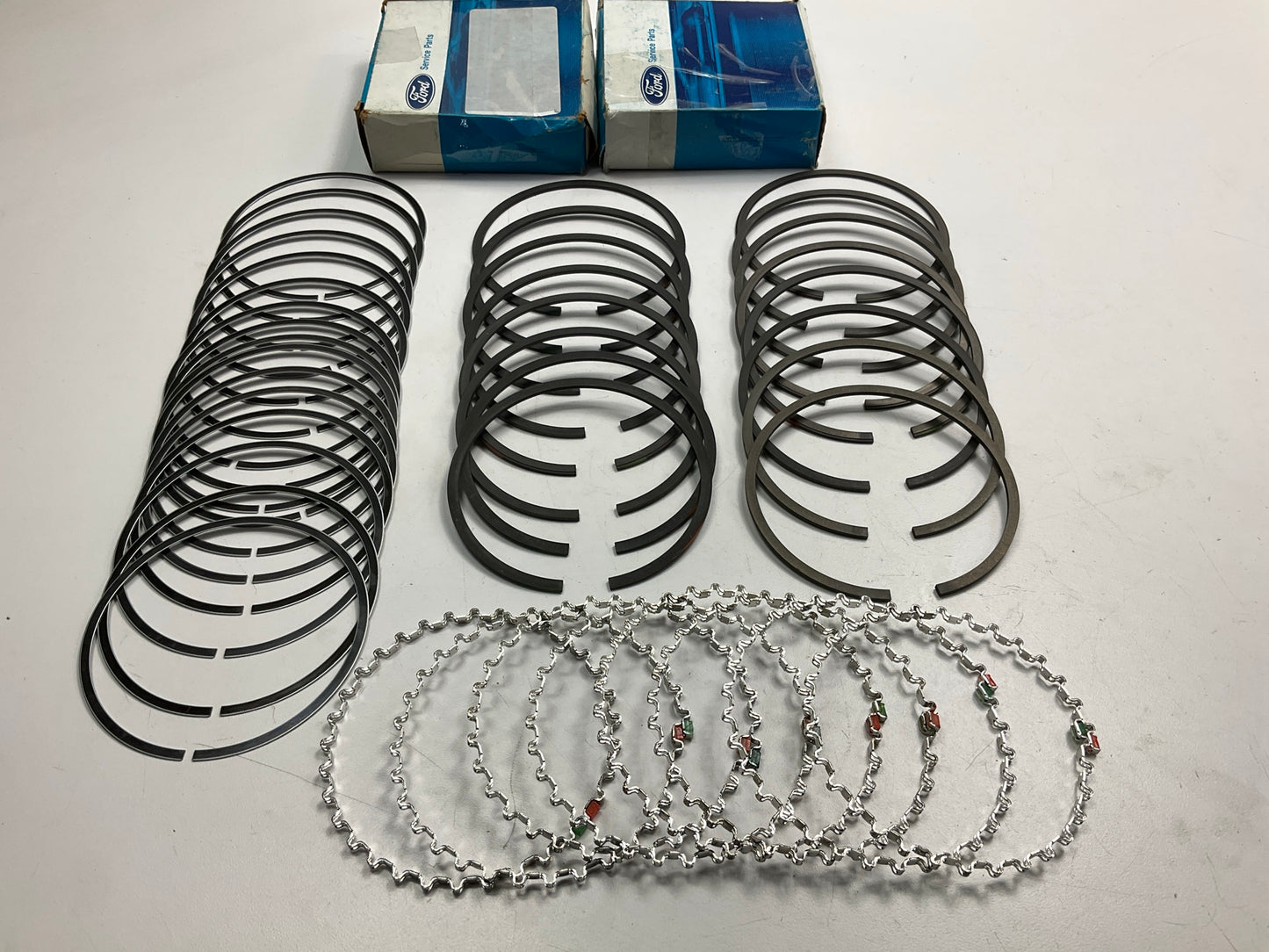 NEW - OEM Ford D9HZ-6148-T Engine Piston Ring Set STD 1980-1988 Truck 370 4-BBL