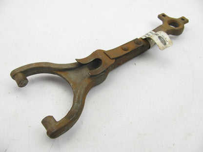 NEW D9HZ-7515-B Heavy Duty Clutch Fork OEM 81-82 Ford 370 429 7.0L F600-F800