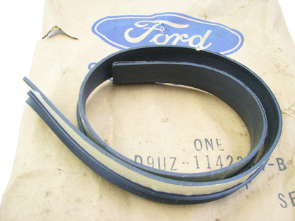 NEW - OEM Ford D9UZ-1142264-B Back Door Upper Weatherstip Seal 1980-91 E-150/350