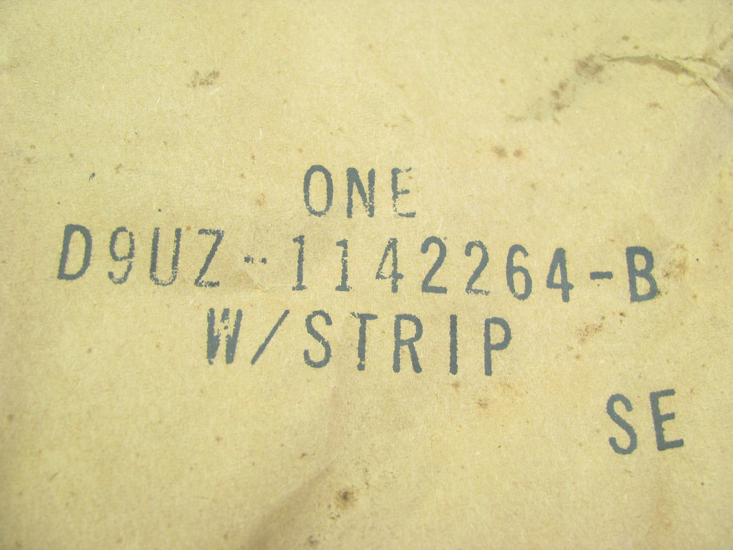 NEW - OEM Ford D9UZ-1142264-B Back Door Upper Weatherstip Seal 1980-91 E-150/350
