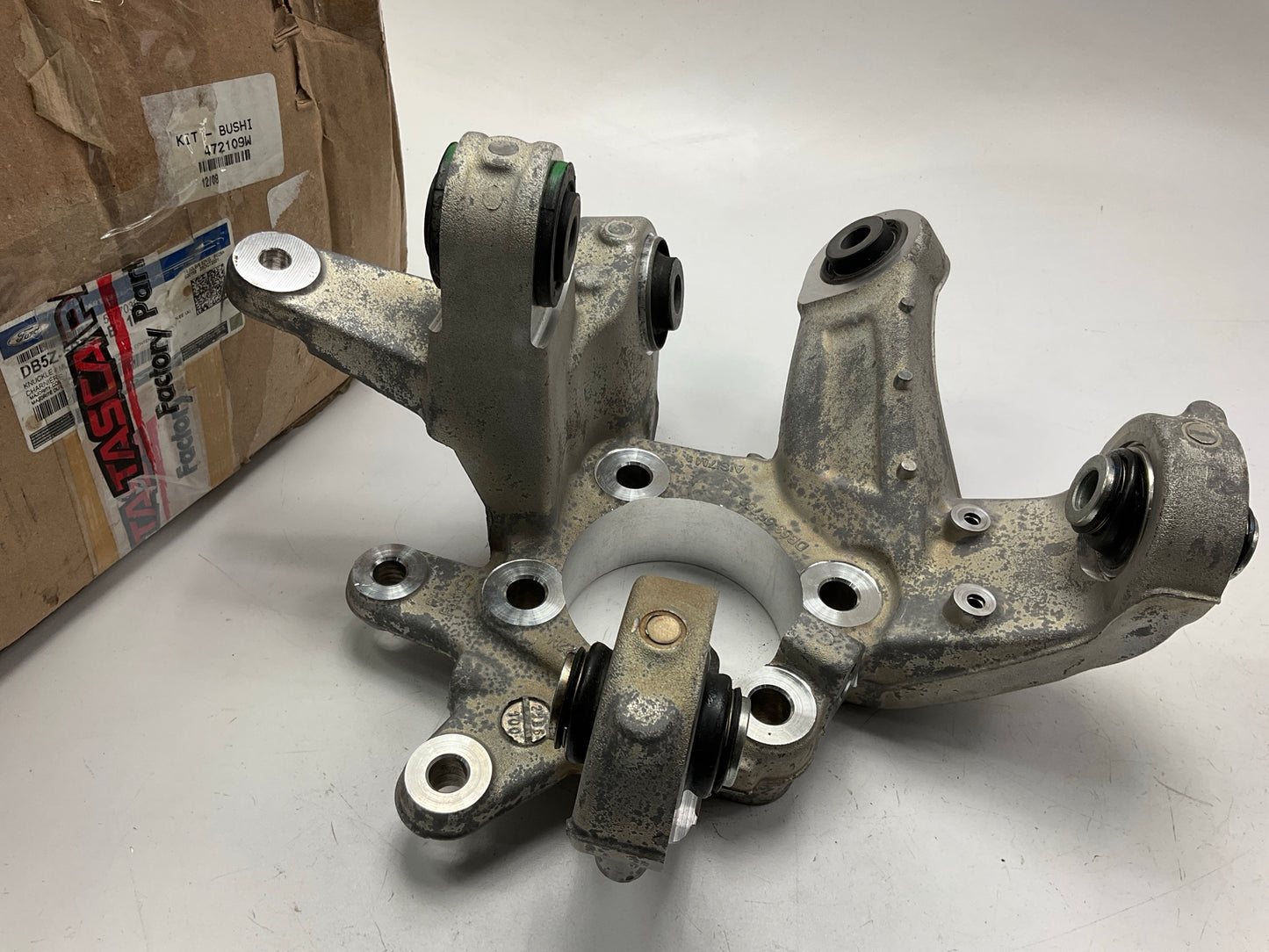 NEW - OEM Ford DB5Z-5B758-B Rear Right Knuckle Assembly For 2011-2019 Explorer