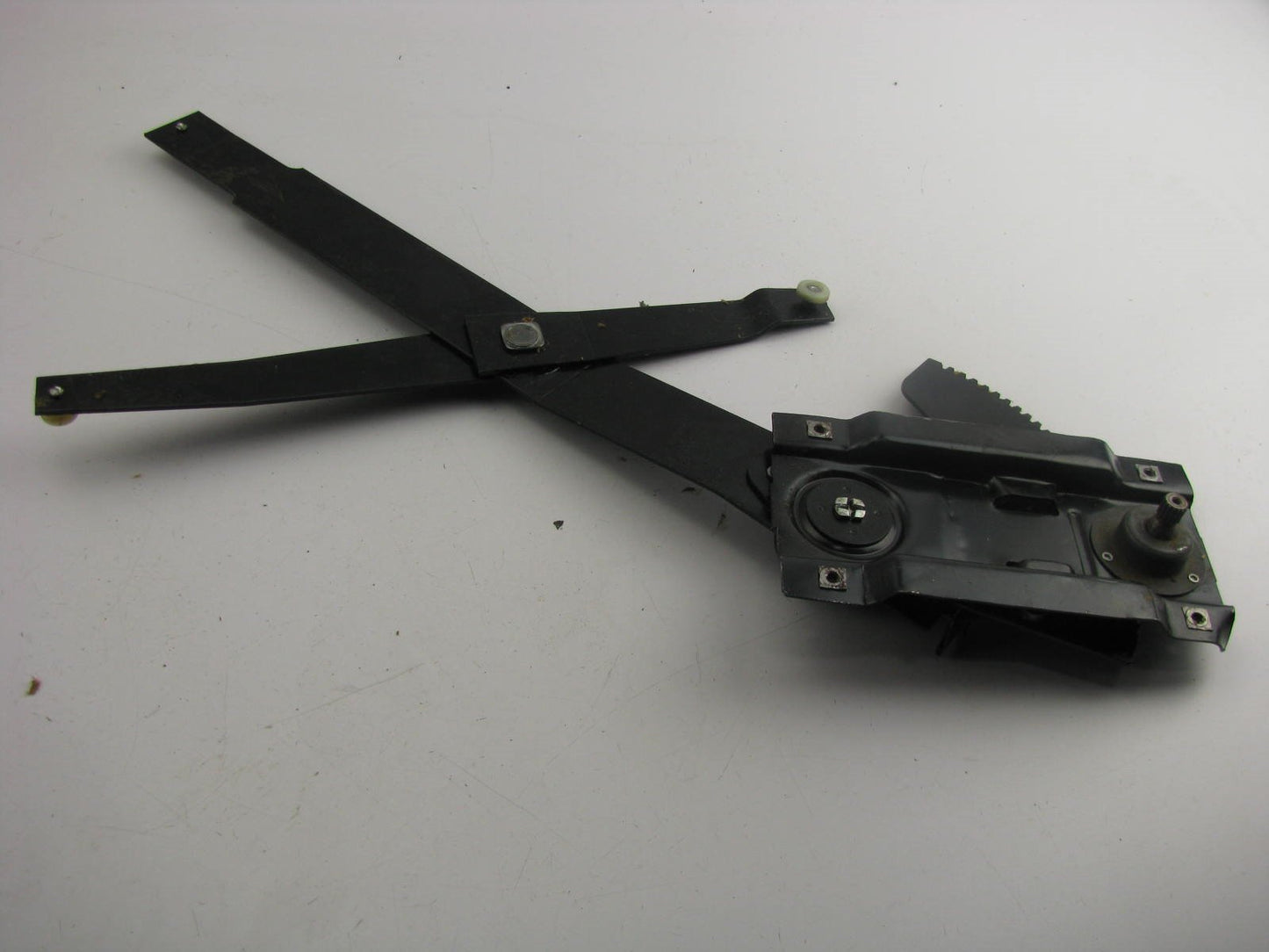 NOS OEM Ford E0HZ-8023201-A Left Drivers Side Window Regulator 1980 HD L Truck
