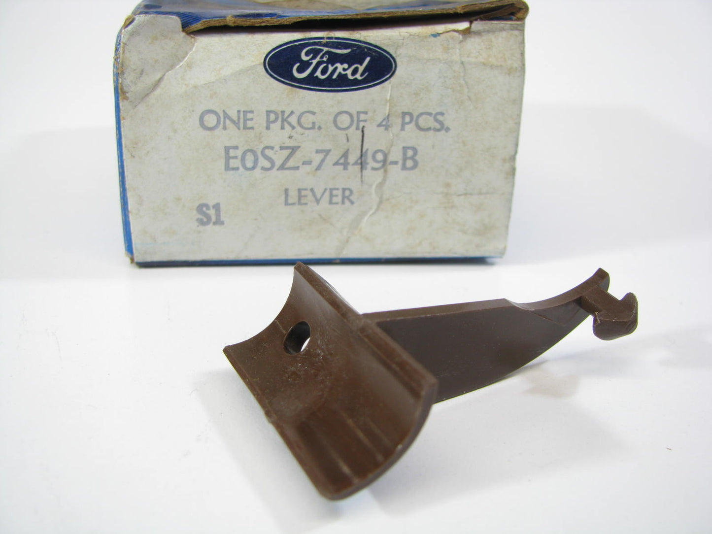 NEW - OEM Ford E0SZ-7449-B Transmission Column Gearshift Selector Lever