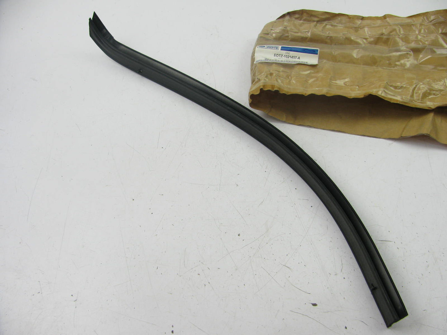 NEW OEM Ford E0TZ-1021457-A FRONT LEFT Door Window Sweep Weatherstrip Seal