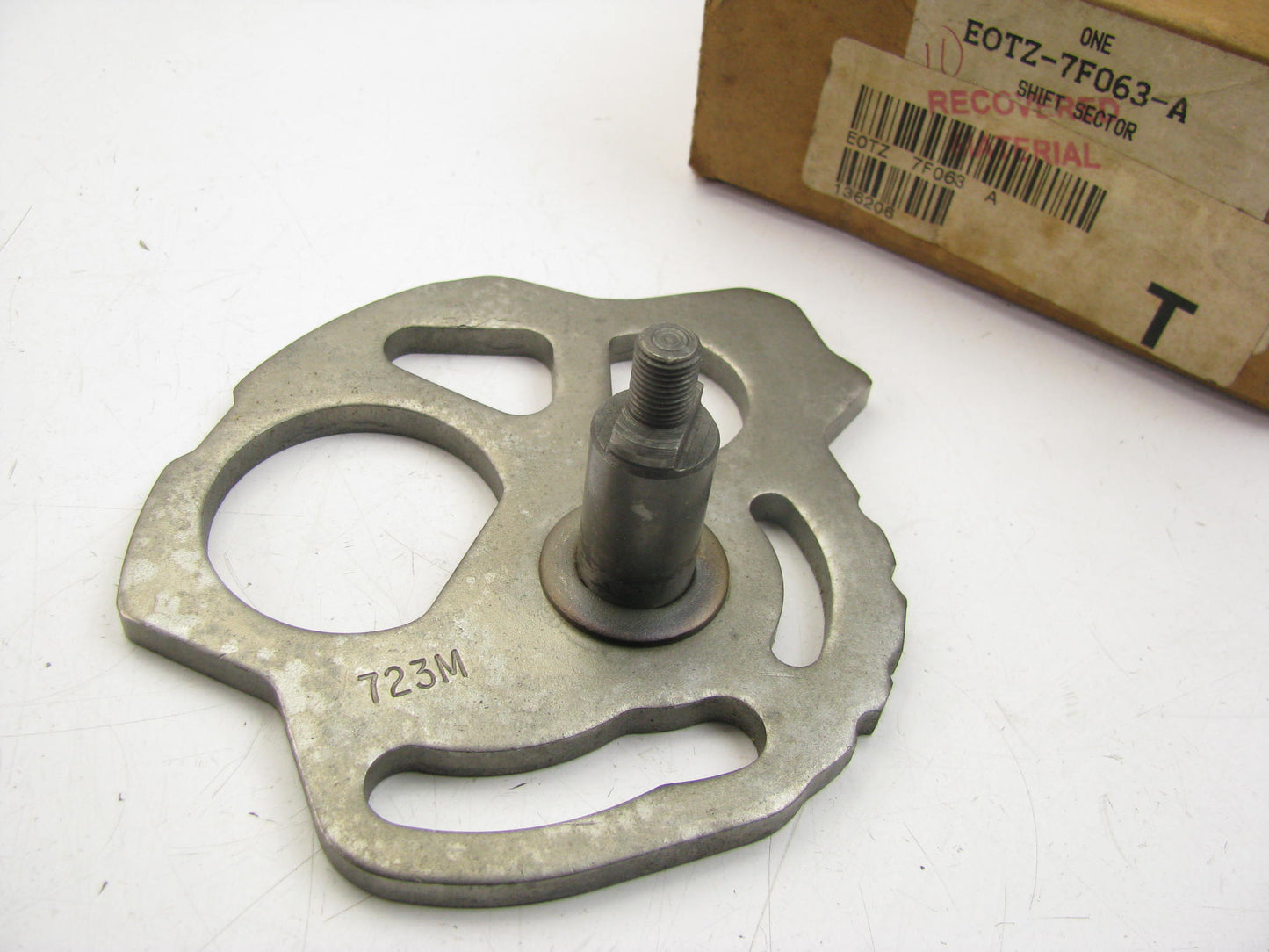 NEW OEM Ford E0TZ-7F063-A Transfer Case Shift Sector & Shaft  Assembly For NP208