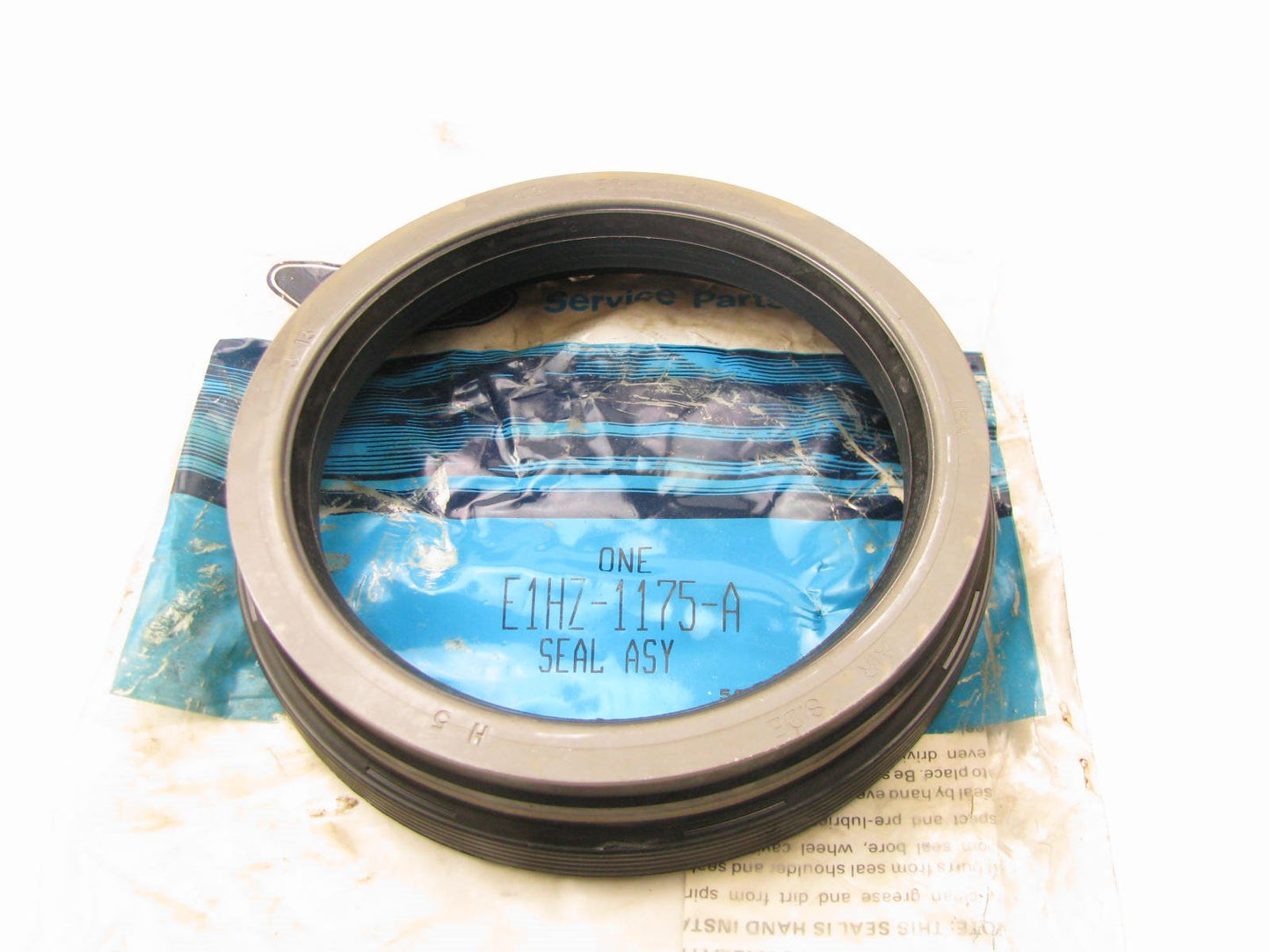 NEW - OEM Ford E1HZ-1175-A Rear Inner Wheel Seal Replaces 370003A