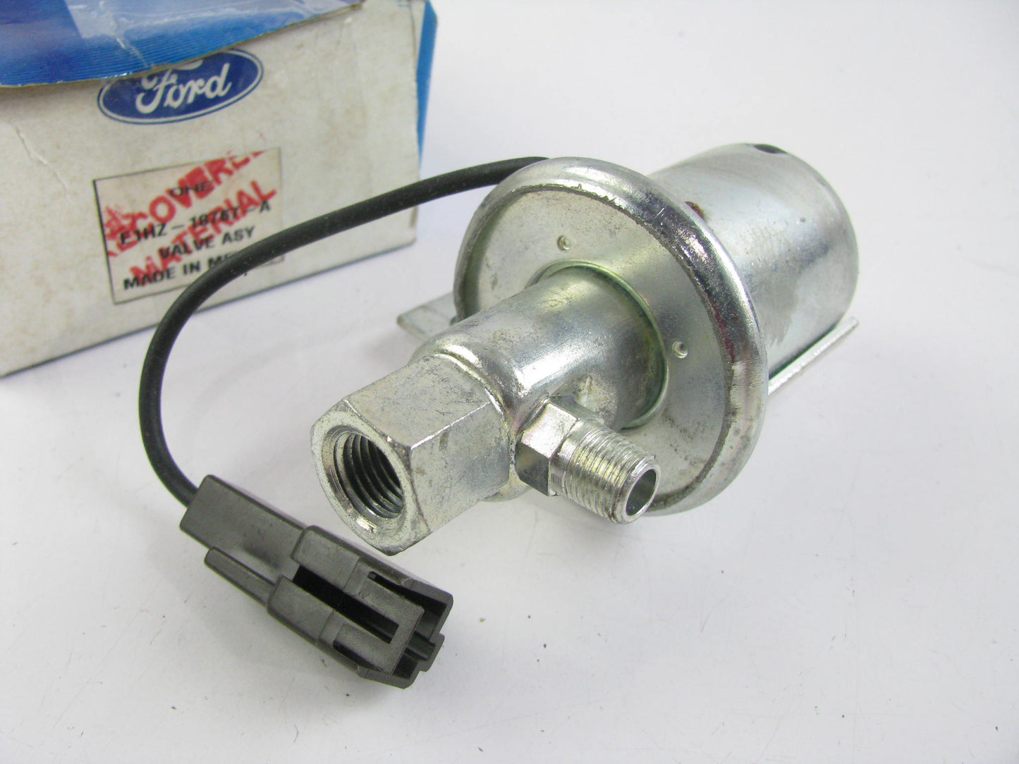 NEW - OEM Ford E1HZ-18767-A Air Brake Regulator Drive Valve 1981-89 CL-CLT900