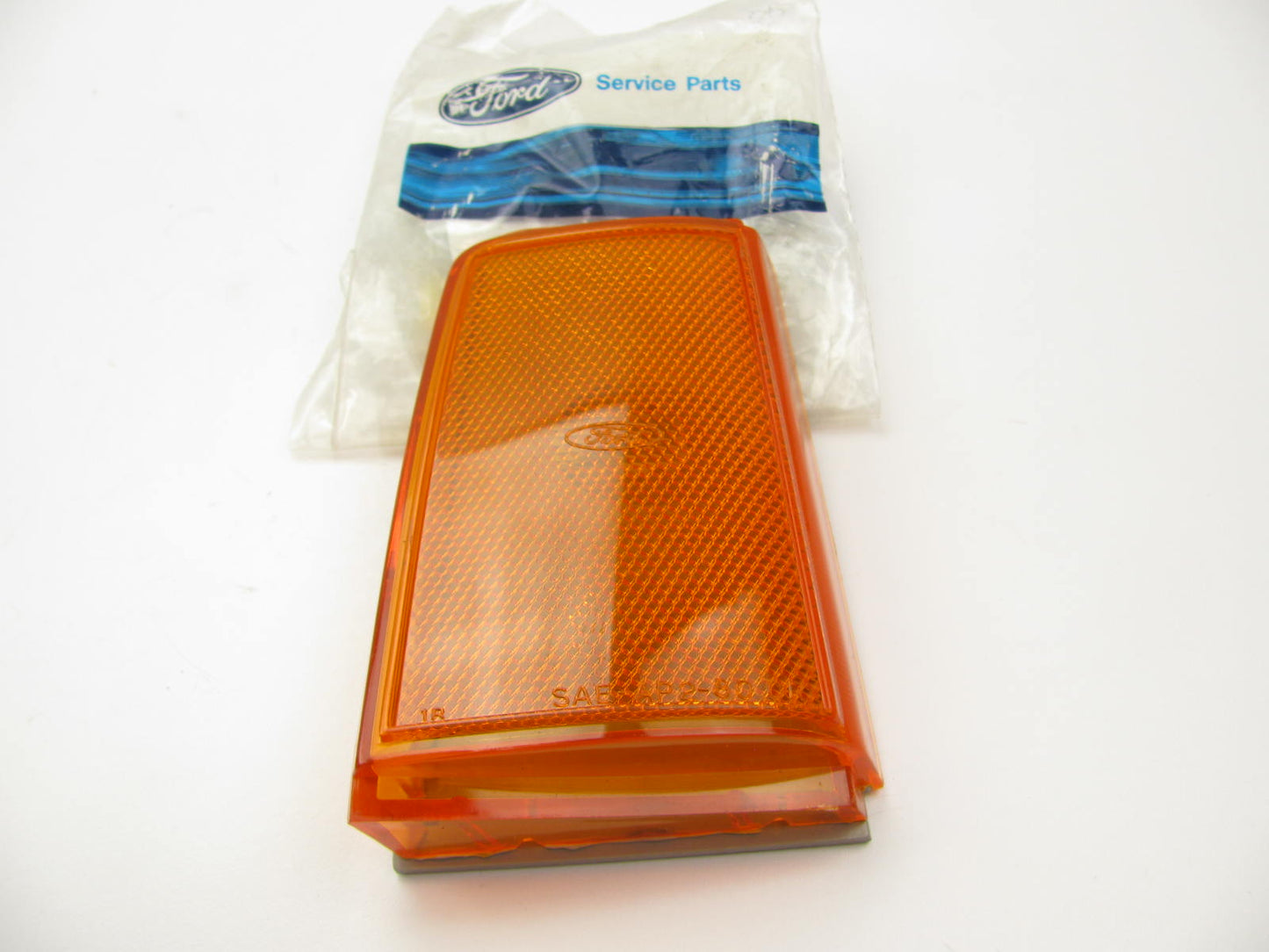NEW - OEM Ford E1WY-15A201-A Front Right Side Marker Light 1981-1982 Cougar XR7
