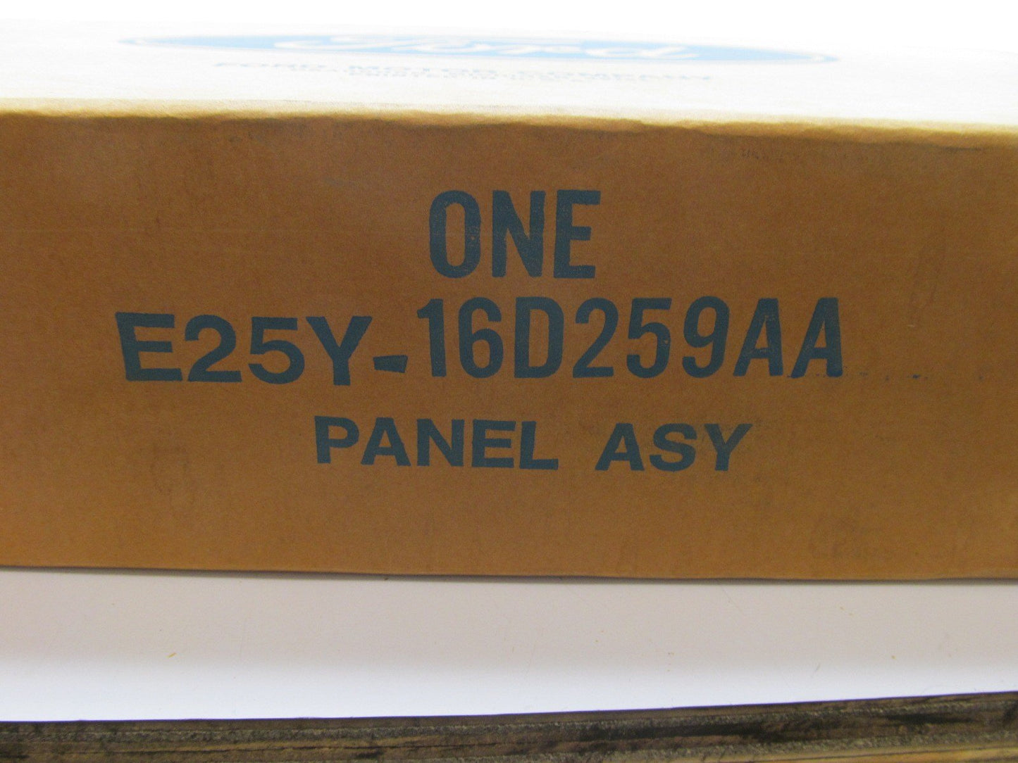 NOS OEM Front Left Fender Molding Moulding For 1982-1986 Lincoln Continental